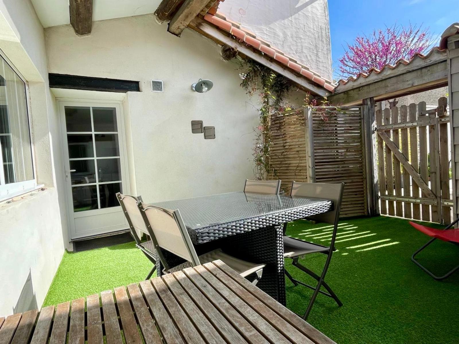 Appartement Beau T3 *** pour 2 à 4 pers avec patio privatif à La Couarde-sur-Mer Extérieur photo