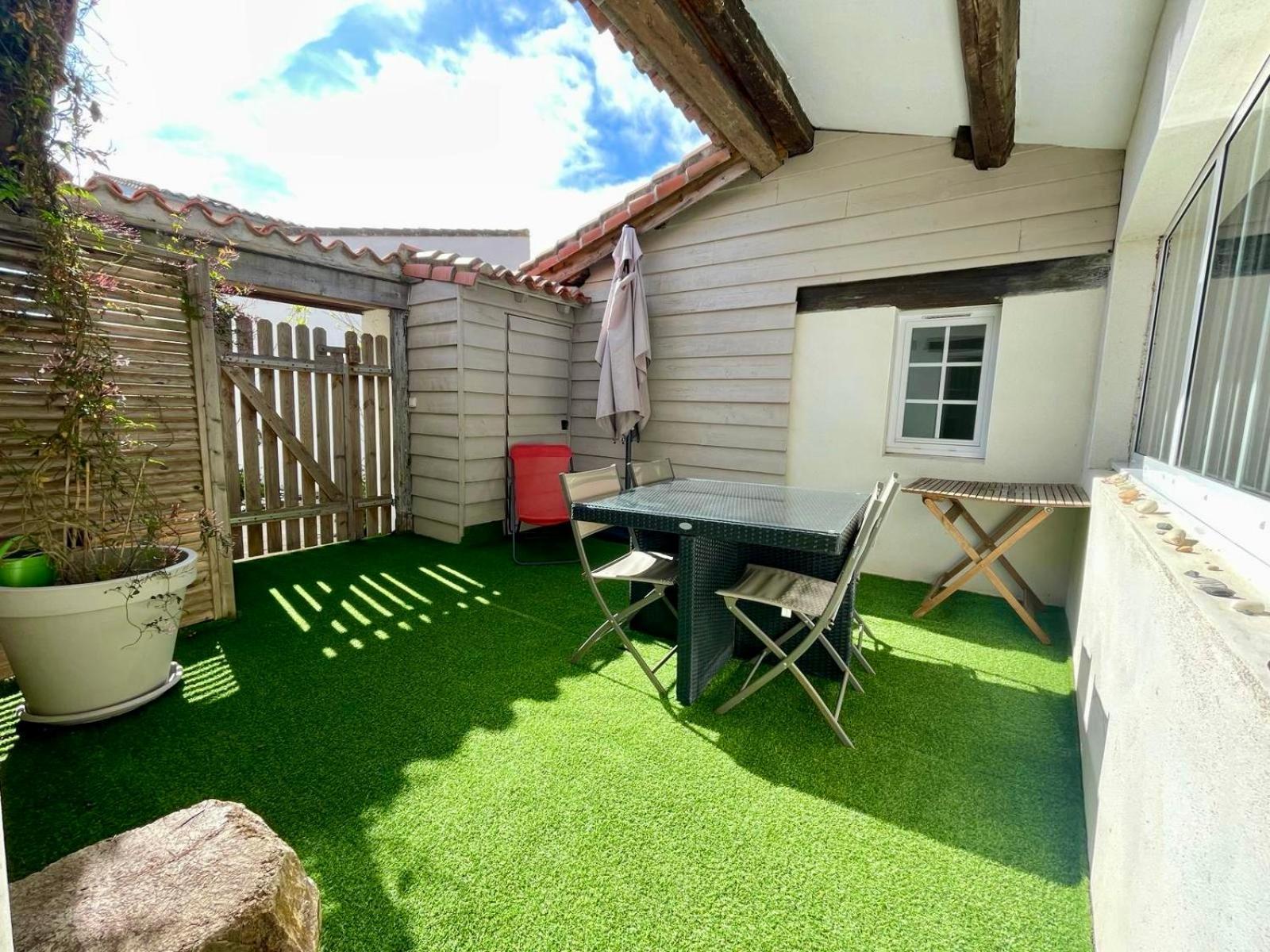 Appartement Beau T3 *** pour 2 à 4 pers avec patio privatif à La Couarde-sur-Mer Extérieur photo