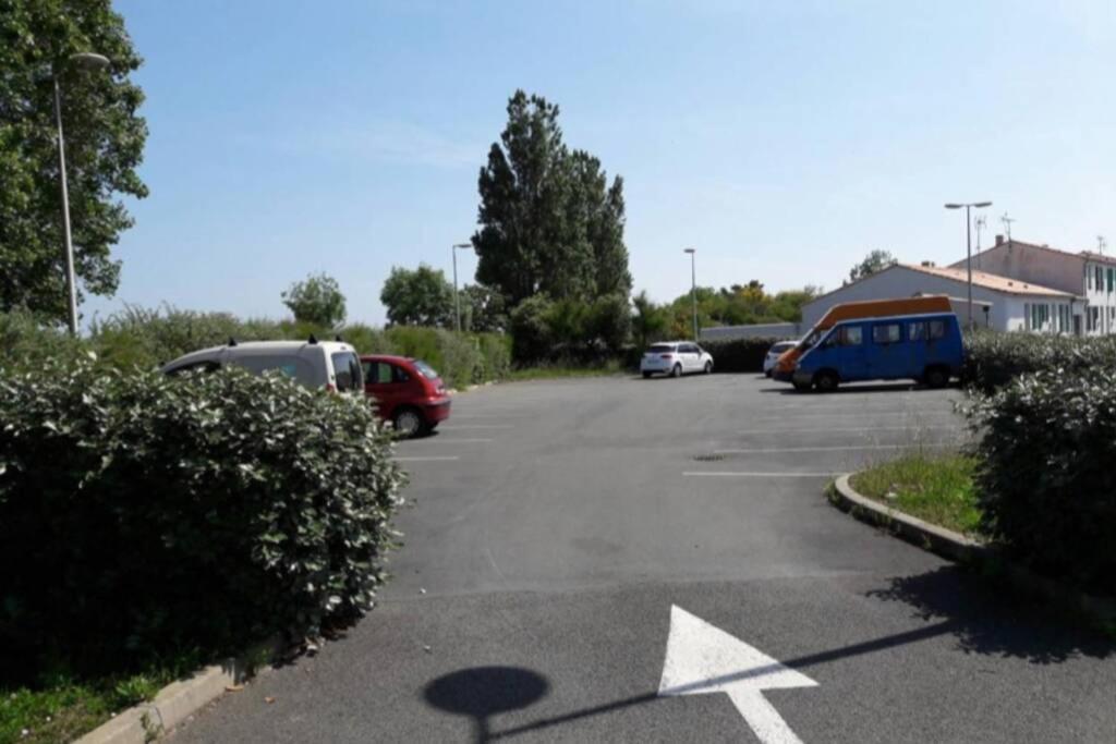 Appartement Beau T3 *** pour 2 à 4 pers avec patio privatif à La Couarde-sur-Mer Extérieur photo
